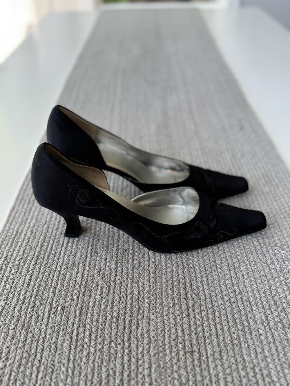 Vintage 90s Anne Klein Black Embroidered Pointed Toe D’Orsay Kitten Heels Sz 9.5